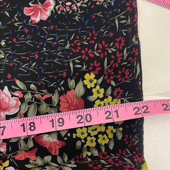 Anna Rae Floral Blouse, Ruffles, Lined, Cap/Short Sleeve w/ Raw Edge, Small - Picture 11 of 11